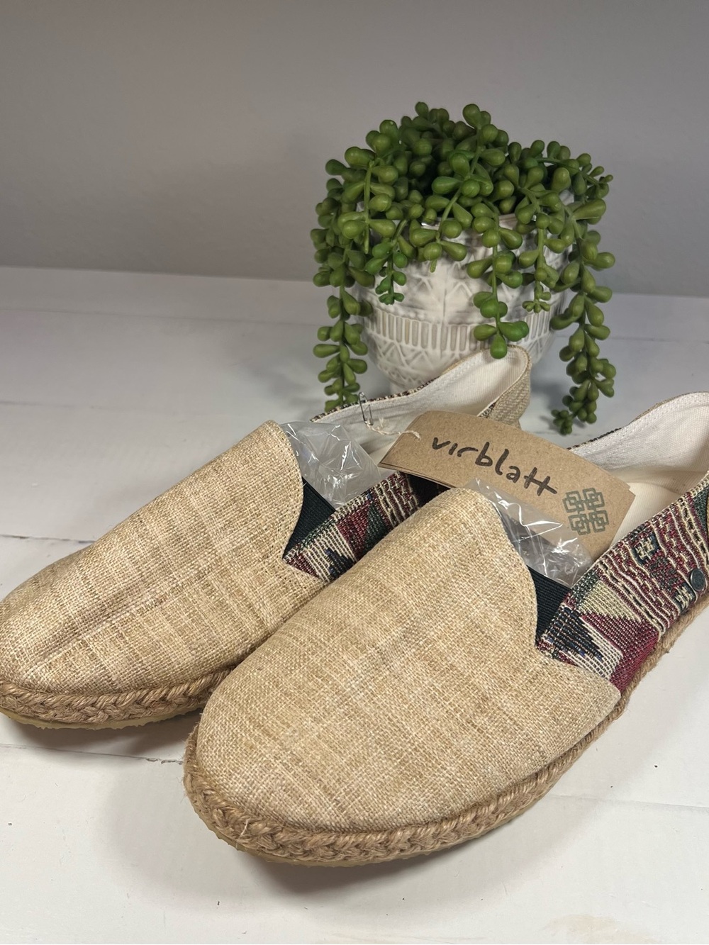 UNISEX VIRBLATT slip-on shoes. Tan Canvas with Patterned Trim. NWT